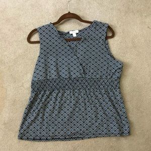 Sleeveless V neck top